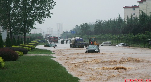 我市遭遇特大暴雨襲擊